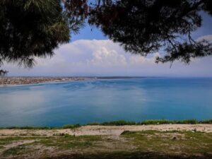 أجواء مستقرة ومشمسة حتى منتصف الأسبوع وارتفاع تدريجي في درجات الحرارة