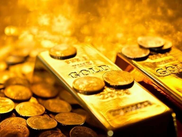 مع تراجع العملة الأمريكية.. الذهب يقفز من أدنى مستوى في شهر