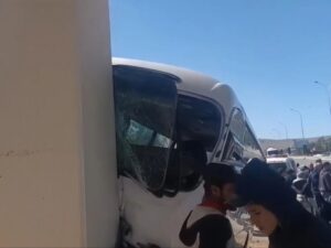 ريف دمشق.. وفاة سائق وإصابة معلمة وطالبة جراء حادث سير على جسر يعفور