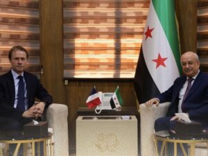 وزير النقل يبحث مع السفارة الفرنسية فرص الاستثمار في قطاع النقل