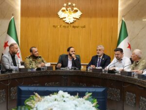 محافظ حلب يلتقي أهالي جبل الشيخ عقيل لبحث العودة إلى منازلهم