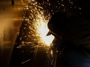 ير الزور.. تنفيذ أعمال صيانة في حقل التيم ومحطة الطيانة لتعزيز كفاءة الإنتاج