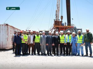 بخبرات وطنية.. وزير الطاقة يفتتح حفارة الإصلاح النفطية في حمص