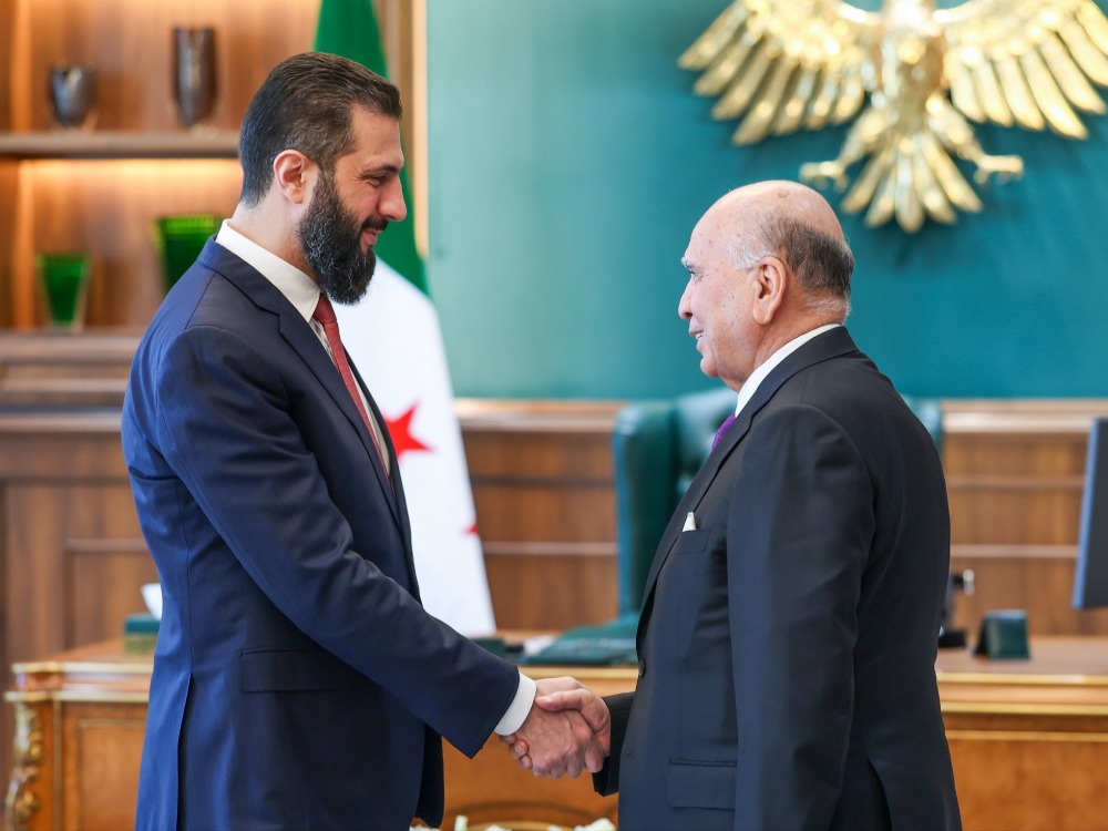 الرئيس الشرع يستقبل وزير الخارجية العراقي والوفد المرافق له في قصر الشعب
