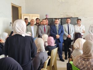 وزير التربية يتفقد مراكز تصحيح الامتحانات في دير الزور