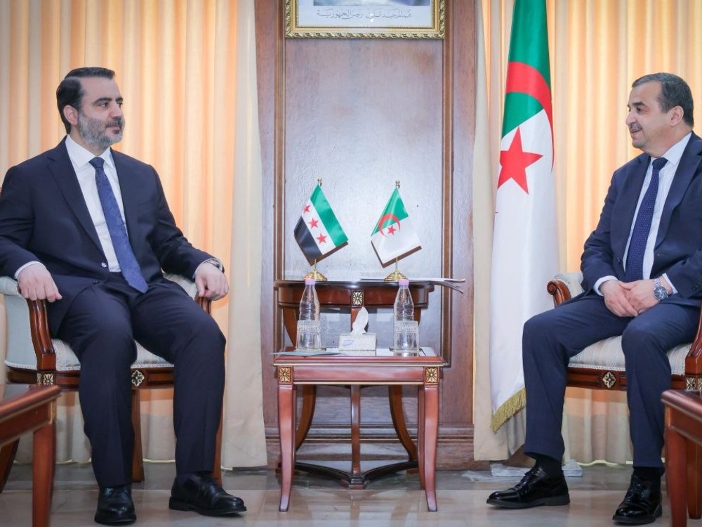 الشيباني يبحث مع وزير المحروقات الجزائري سبل تعزيز التعاون الثنائي