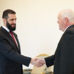 الرئيس الشرع يلتقي وفداً من شركة شيفرون الأمريكية
