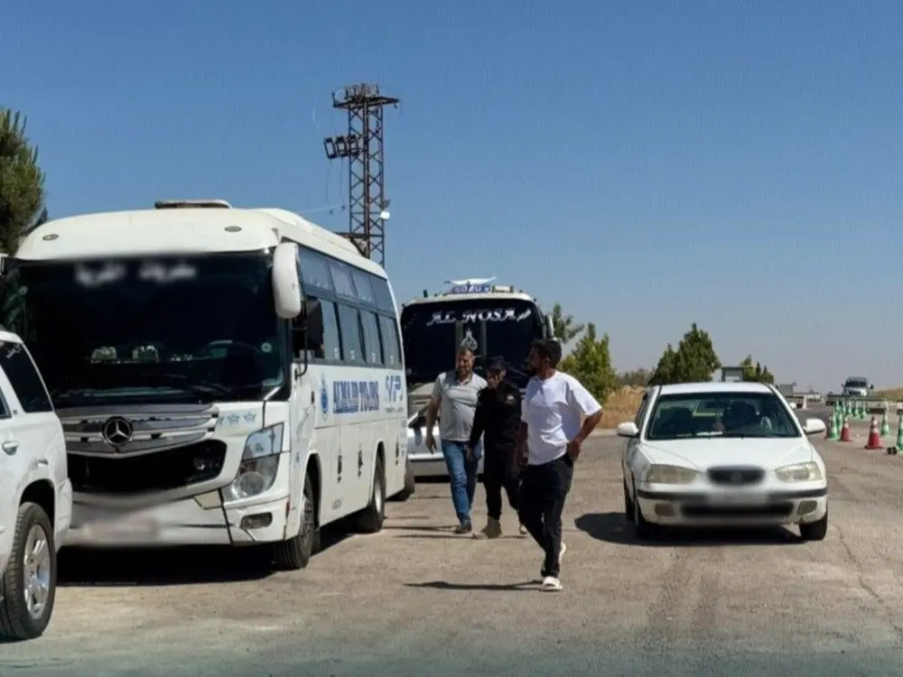 عبر معبر المتونة.. خروج نحو 30 عائلة من السويداء إلى دمشق وريفها