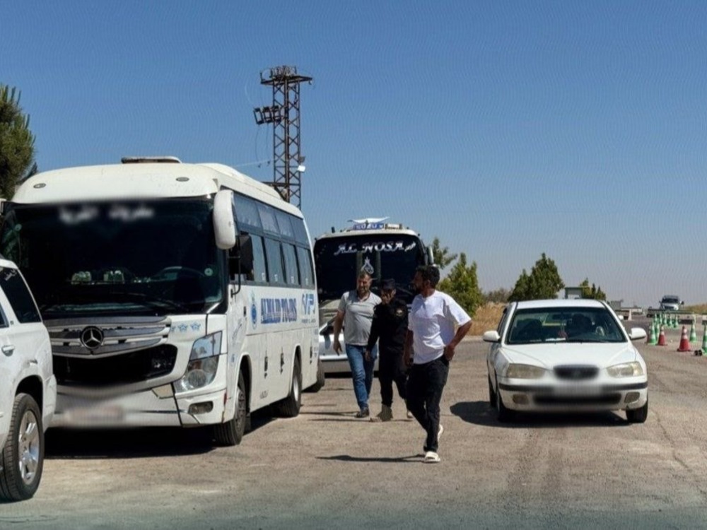 السويداء.. حاجز المتونة يشهد حركة عبور نشطة للطلاب والأهالي وسط إجراءات أمنية