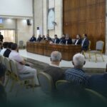 بعد كشف مقبرة صيدنايا.. هيئة المفقودين ومحافظ ريف دمشق باجتماع مع أهالي الشهداء