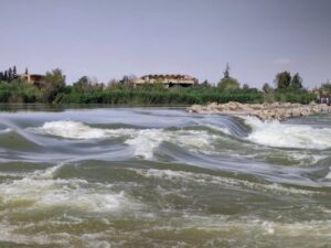 غرق طفل في نهر الفرات بقرية درنج شرق دير الزور