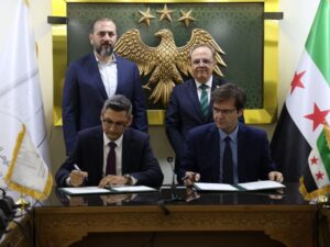 التعليم العالي توقع مذكرة تفاهم مع الأطباء المستقلين لإجراء حملات جراحية مجانية