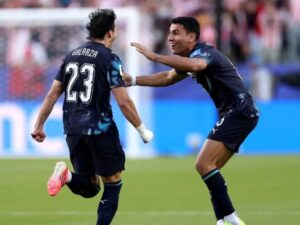 الباراغواي تحقق فوزاً تاريخياً على تركيا بعشرة لاعبين وتقصيها من المونديال