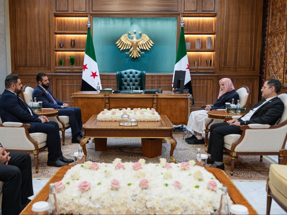 الرئيس الشرع يستقبل والد الطبيبة رانيا العباسي