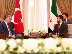 وزير الداخلية يلتقي نظيره التركي لبحث القضايا المشتركة بين البلدين