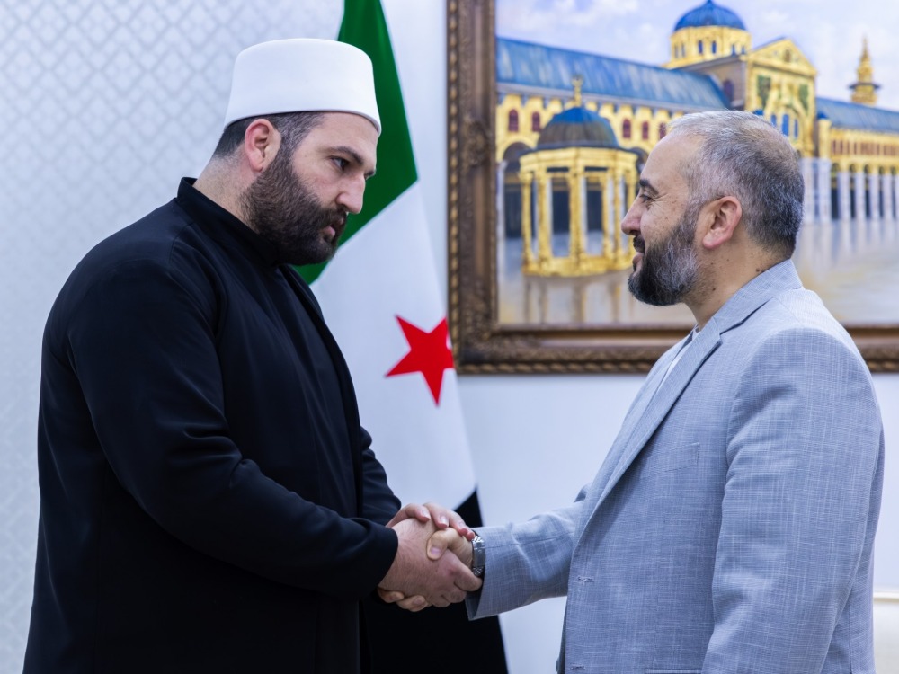 وزير الدفاع يستقبل وفداً من محافظة السويداء برئاسة ممثل مضافة شيخ الكرامة