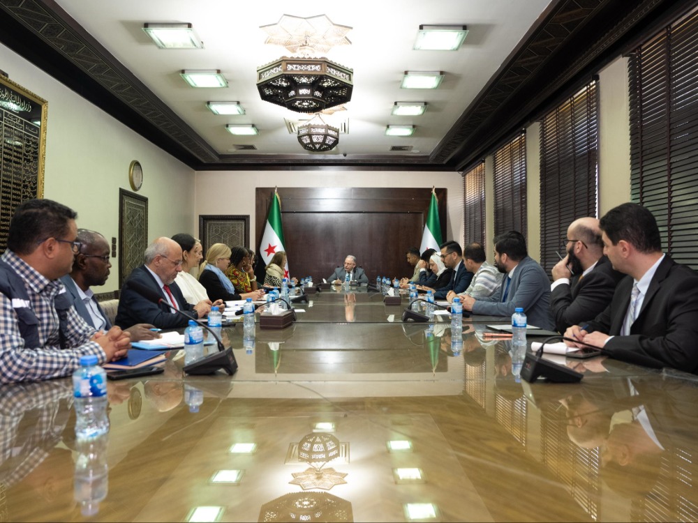 وزير المالية يبحث مع فريق من المنظمات الدولية تعزي