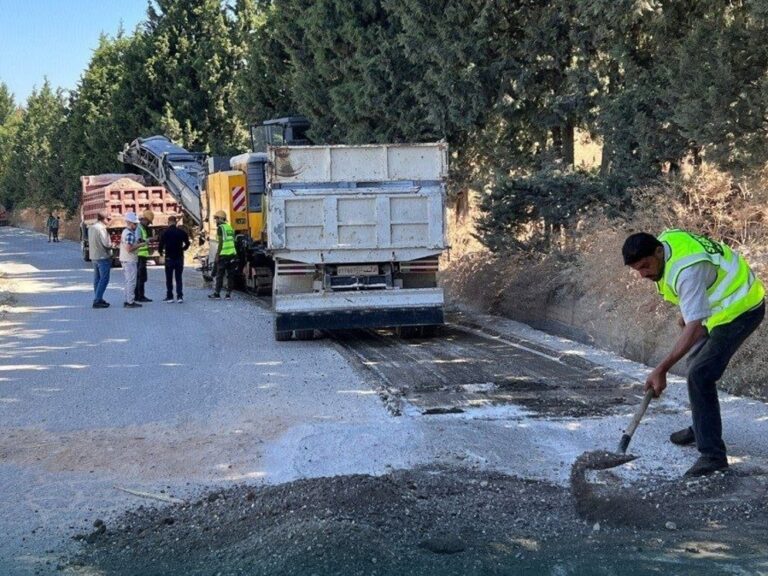 إدلب.. مؤسسة المواصلات الطرقية تبدأ تأهيل طريق دركوش – جسر الشغور