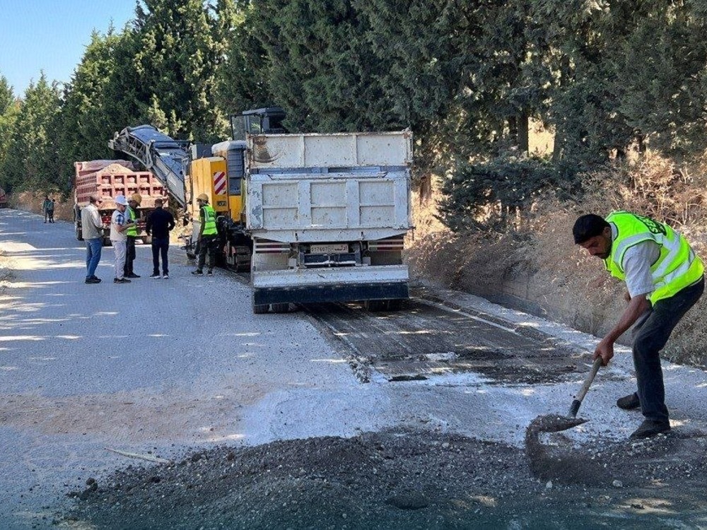 إدلب.. مؤسسة المواصلات الطرقية تبدأ تأهيل طريق دركوش – جسر الشغور