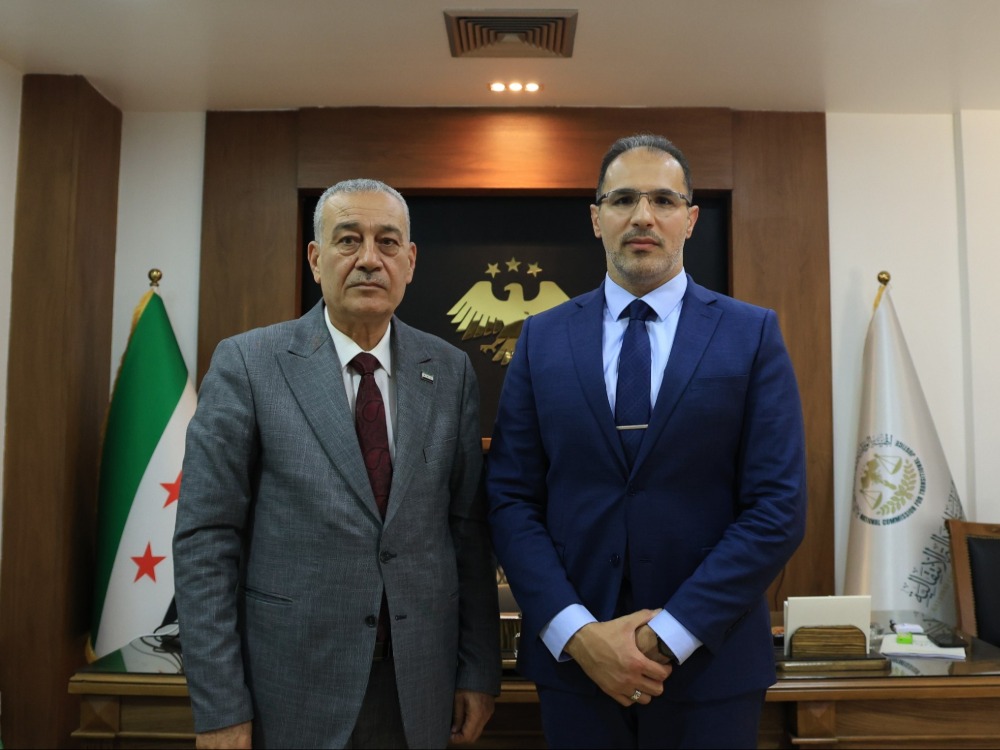 العدالة الانتقالية توقّع مذكرة تفاهم مع المركز السوري للعدالة والمساءلة في واشنطن