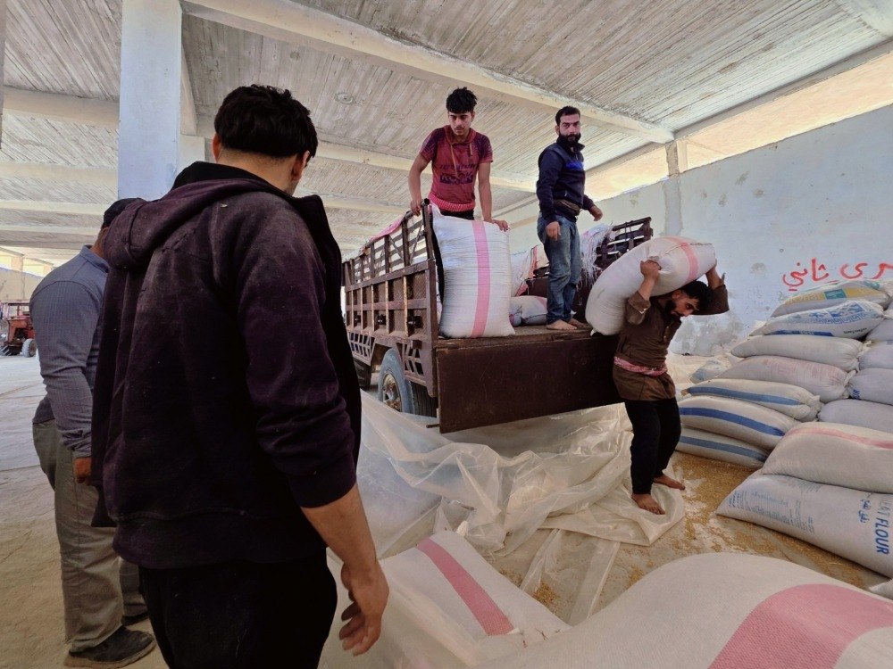 مركز حبوب سراقب يستأنف استقبال القمح بطاقة تخزينية تتجاوز 55 ألف طن
