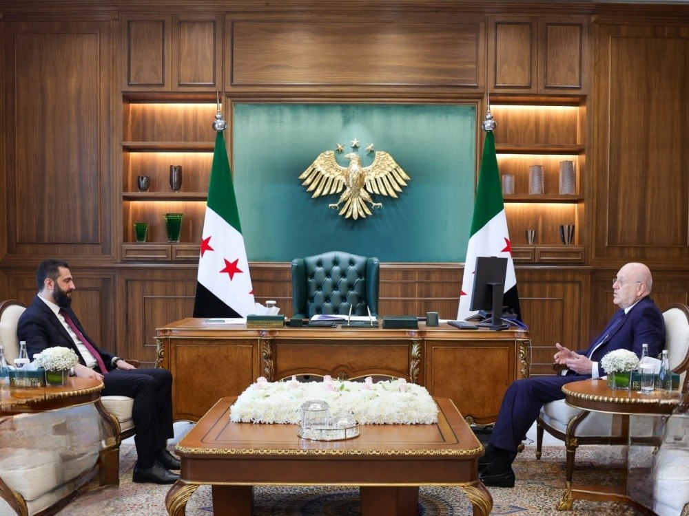 الرئيس الشرع يستقبل في قصر الشعب رئيس الوزراء اللب