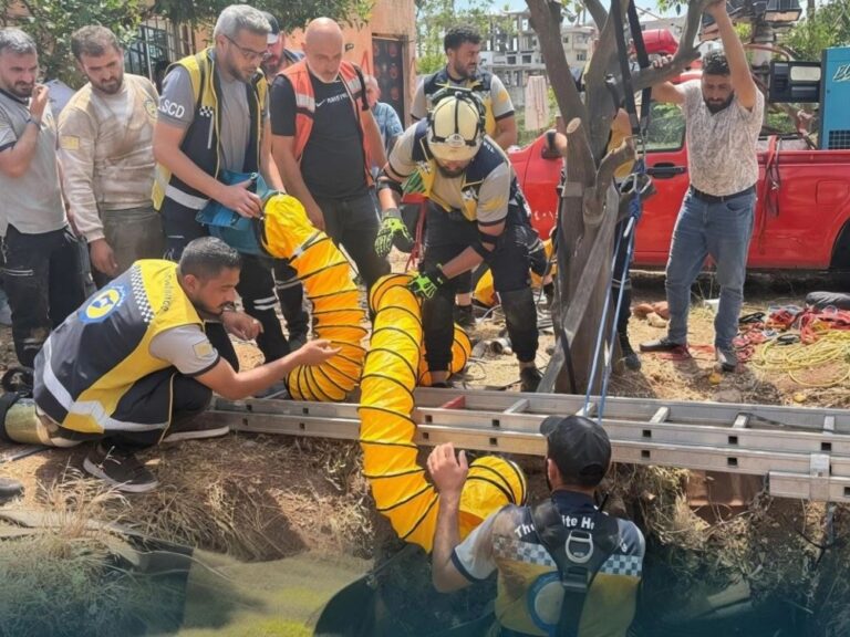 اللاذقية.. الدفاع المدني يعمل على إنقاذ شخصين سقطا في بئر