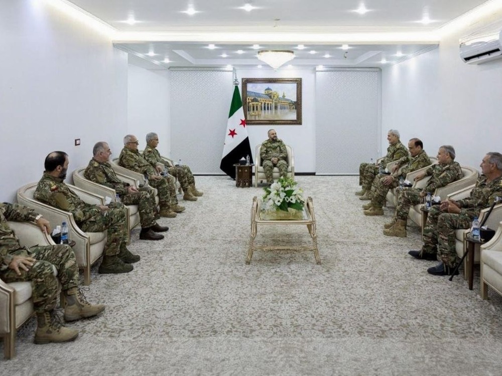 وزير الدفاع يبحث مع أعضاء الهيئة الاستشارية في الوزارة سبل تطوير الأداء