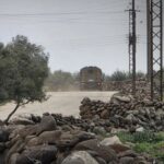 القنيطرة.. الاحتلال الإسرائيلي يقيم حاجزاً مؤقتاً بين قريتي صيدا الجولان والمقرز