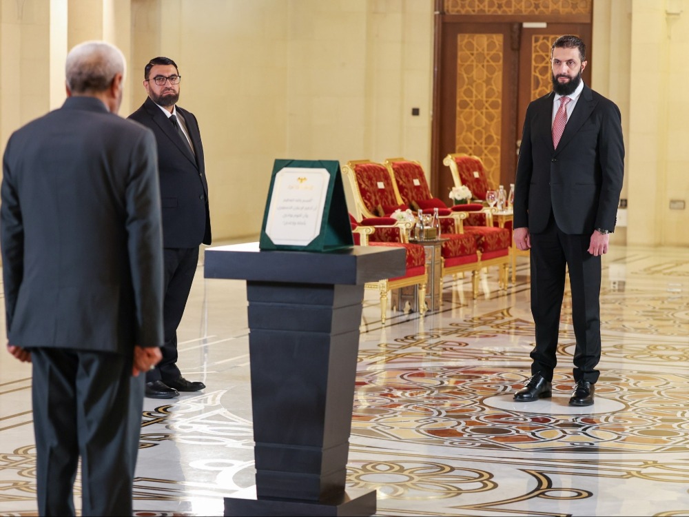 رئيس وأعضاء المحكمة الدستورية العليا يؤدون اليمين أمام الرئيس الشرع