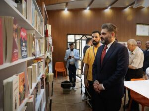 وزير الثقافة يفتتح أول مكتبة عامة في ريف دمشق بعد التحرير