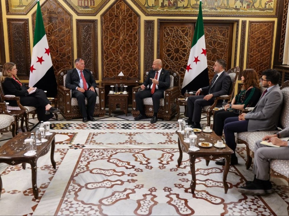 وزير الطوارئ يبحث رؤية "سوريا بلا مخيمات" مع القائم بأعمال الممثل الخاص للمملكة المتحدة