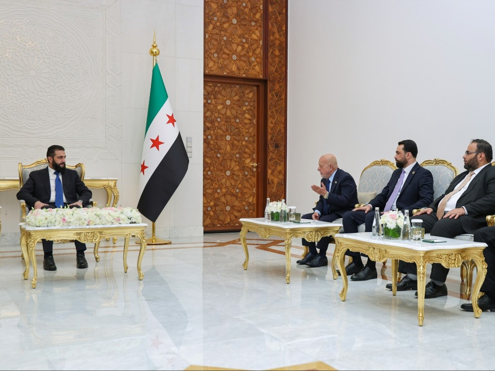 الرئيس الشرع يستقبل وزير الاقتصاد اللبناني والوفد المرافق له في قصر الشعب