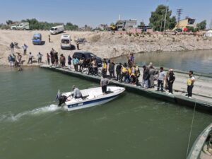 وزارة الطوارئ: ثلاثة أشخاص لا يزالون في عداد المفقودين إثر غرق العبّارة بدير الزور