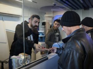 في آخر يوم لاستبدال العملة.. المؤسسة السورية للبريد تمدد استقبال المواطنين حتى السادسة مساءً