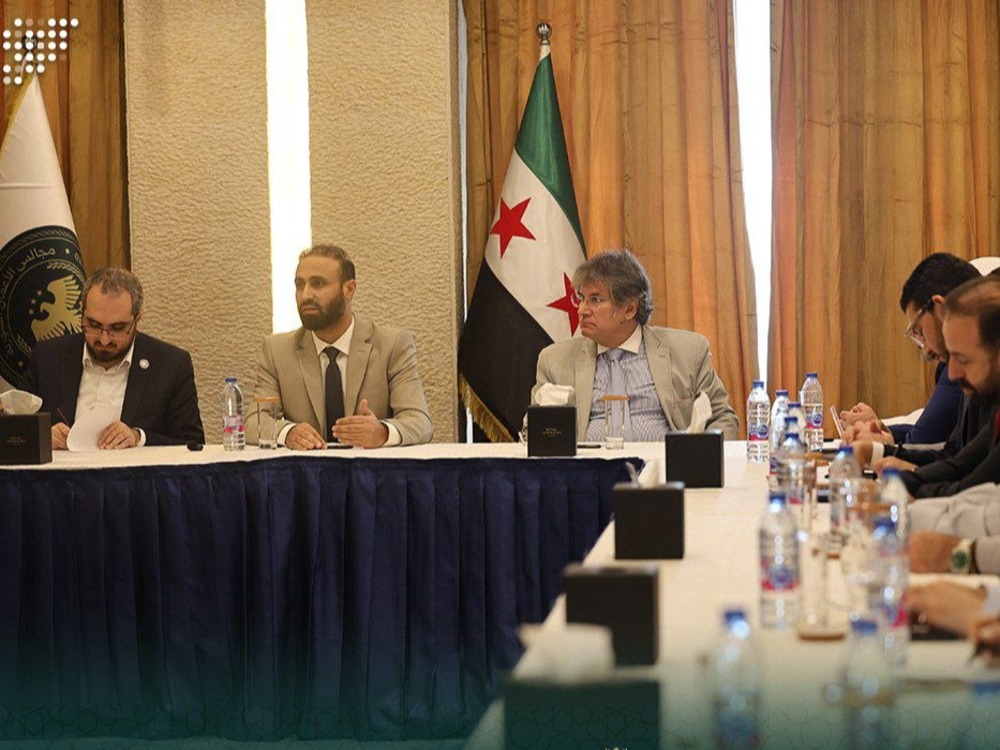 محافظة دير الزور تبحث مع مجالس الأعمال السورية تعزيز التنمية والاستثمار