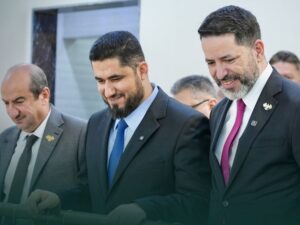 حاكم مصرف سوريا المركزي يفتتح فرع المصرف في إدلب