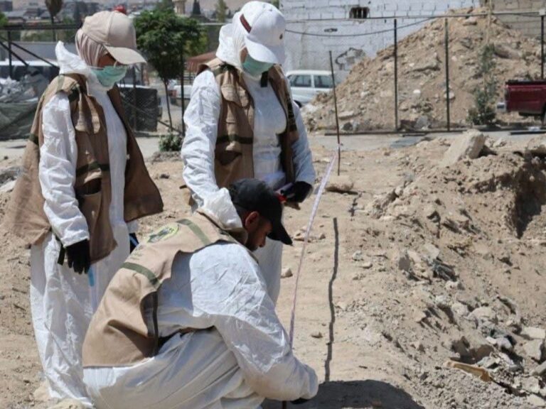 الهيئة الوطنية للمفقودين تقيّم موقعاً يشتبه باحتوائه على رفات في حي جوبر