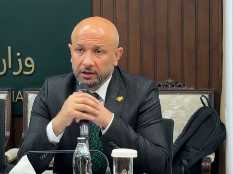 وزير الطوارئ للإخبارية: بحثنا مع وفد أممي إصدار تقرير يدعم جهود سوريا بدون مخيمات