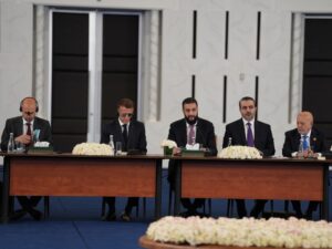 الرئيس الشرع خلال لقائه ماكرون: دمشق تستعيد دورها كممر حيوي في شبكة الممرات العالمية