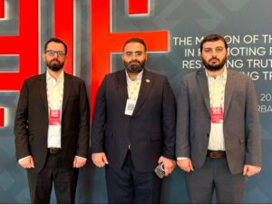 وزير الإعلام يشارك في منتدى شوشا العالمي للإعلام