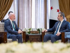 الشيباني يلتقي القائم بأعمال إيرلندا لدى سوريا لبحث العلاقات الثنائية