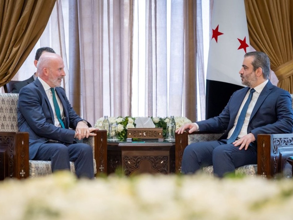 الشيباني يلتقي القائم بأعمال إيرلندا لدى سوريا لبحث العلاقات الثنائية