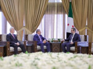 الشيباني يلتقي مستشار الرئيس الفلسطيني لبحث العلاقات الثنائية بين البلدين