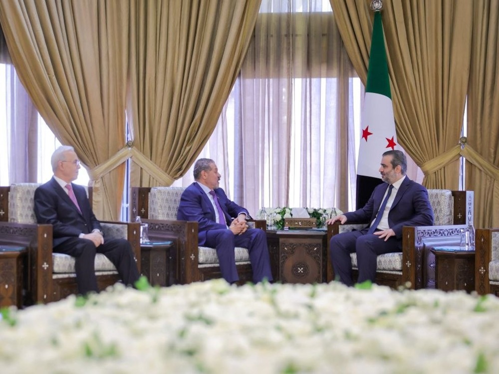 الشيباني يلتقي مستشار الرئيس الفلسطيني لبحث العلاقات الثنائية بين البلدين