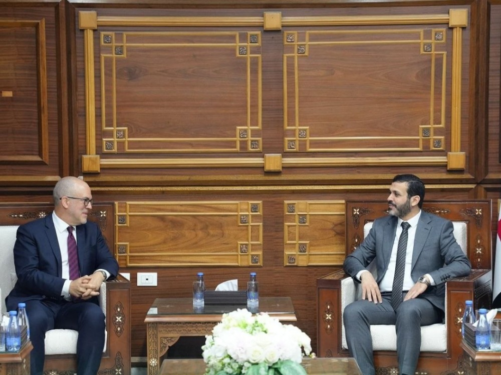 محافظ اللاذقية يبحث مع مفوضية اللاجئين تعزيز التعاون الإنساني والتنموي