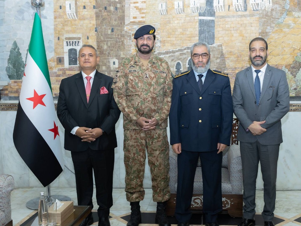 نائب وزير الدفاع يبحث مع الملحق العسكري الباكستاني تعزيز التعاون العسكري بين البلدين