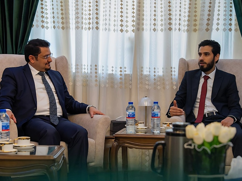 مدير الهيئة العامة للإذاعة والتلفزيون يبحث مع سفير اليمن تعزيز التعاون الإعلامي
