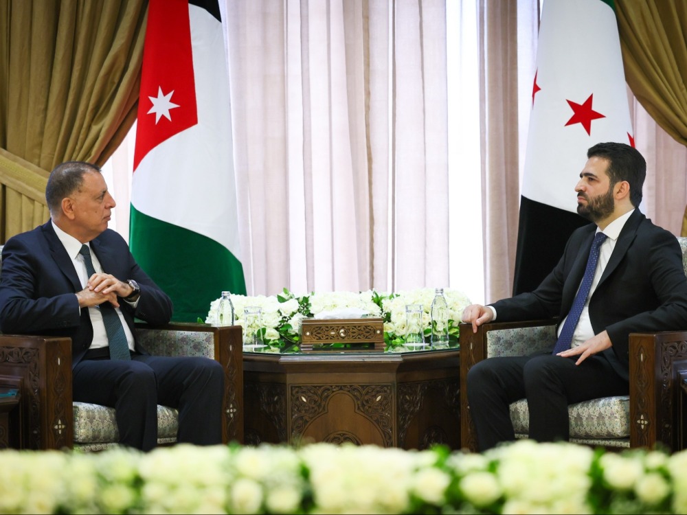 وزير الداخلية يبحث مع نظيره الأردني التعاون المشترك في مواجهة التحديات الأمنية