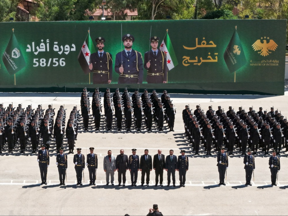 وزارة الداخلية تخرج دفعتين في اختصاصي الأمن الدبلوماسي وأمن المنافذ والمطارات